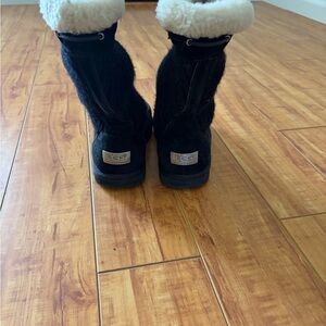 UGG Cream and White Cozy Lining